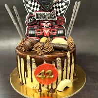 Tarta con goteo de chocolate