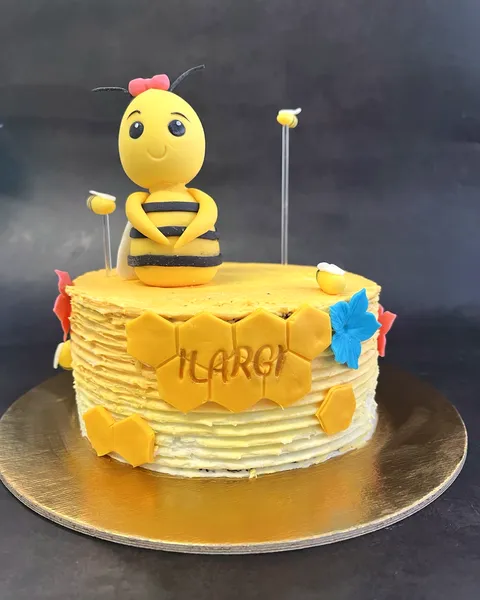 Tarta de abejita con panal