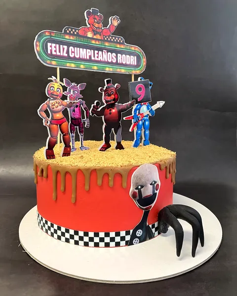 Tarta de Five Nights at Freddy's con el 9