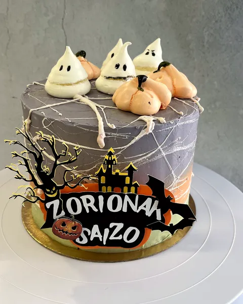 Tarta de Halloween con fantasmas