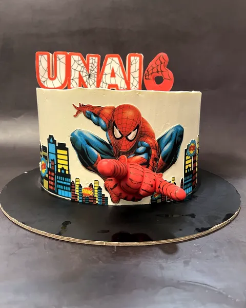 Tarta de Spiderman con el 6