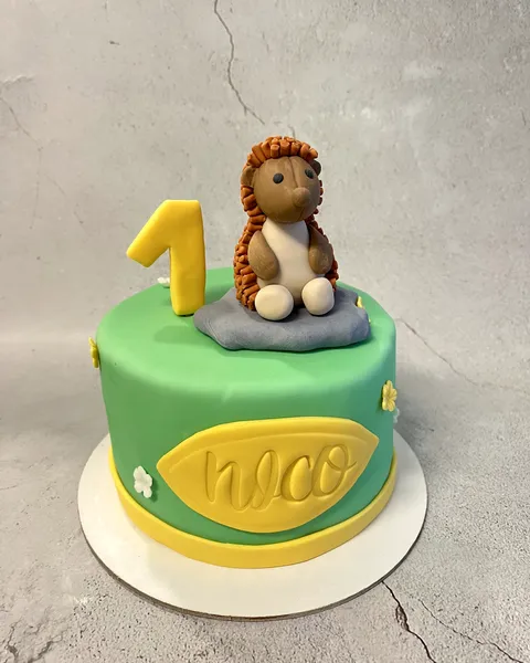 Tarta con erizo para el primer año
