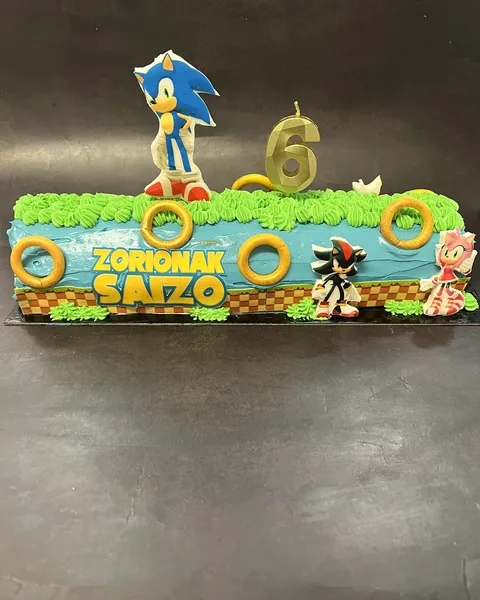 Tarta de Sonic con el 6