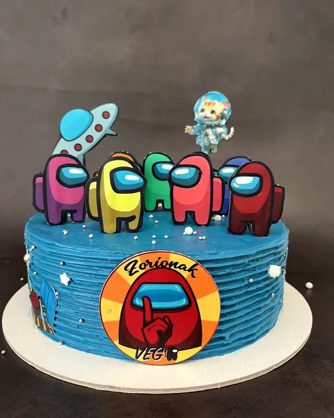Tarta de Among Us azul