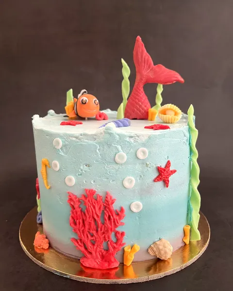 Tarta «Bajo el mar» con Nemo y coral