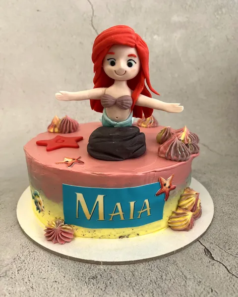 Tarta de Ariel sobre la roca