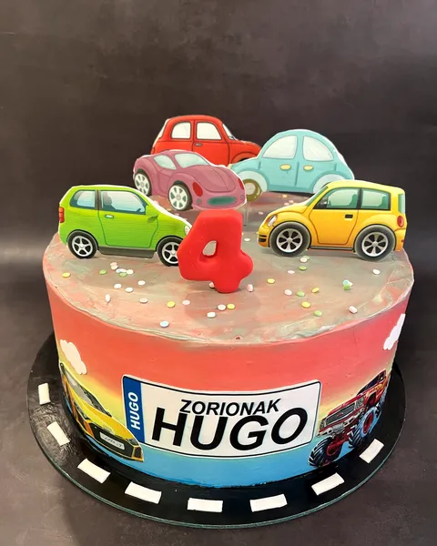 Tarta de coches con el 4
