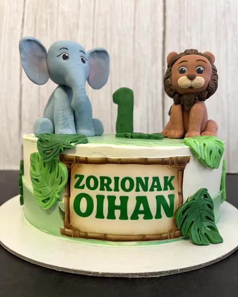 Tarta de selva con elefante y león