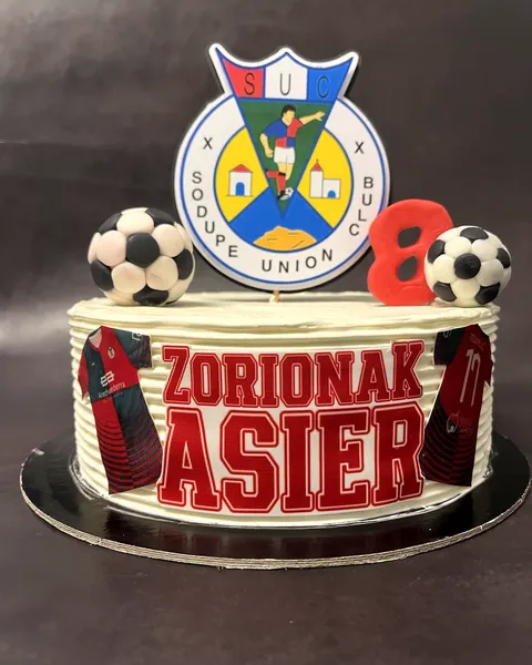 Tarta de fútbol con el 8
