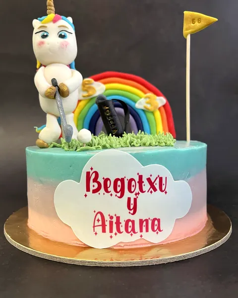 Tarta de golf con unicornio y arcoíris