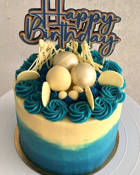 Tarta Happy Birthday con esferas