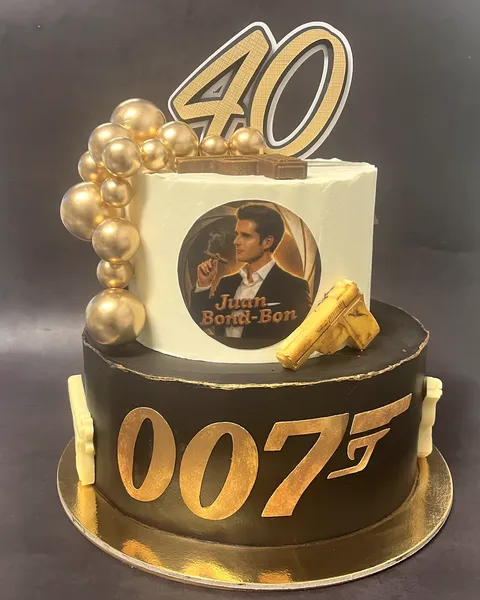 Tarta 007 de dos pisos