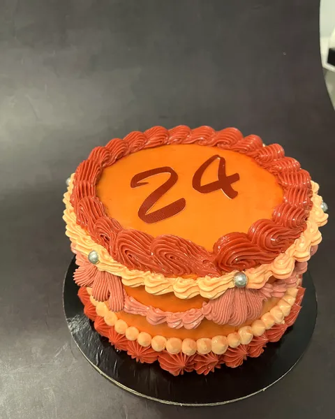 Tarta vintage naranja con el 24