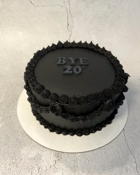 Tarta negra «Bye 20»