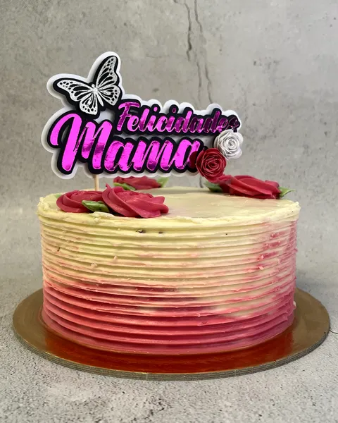 Tarta «Felicidades mamá» en rosa