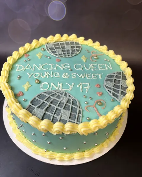 Tarta «Dancing Queen» con bolas de discoteca