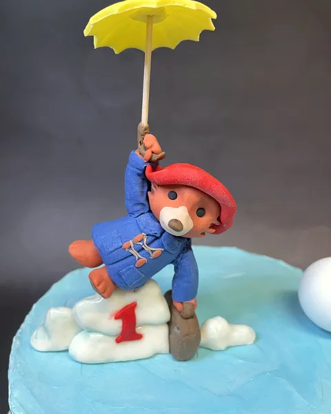 Paddington de fondant con paraguas amarillo