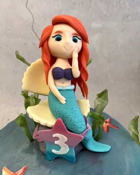 Ariel de fondant con número 3