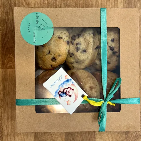 Caja de galletas con lazo